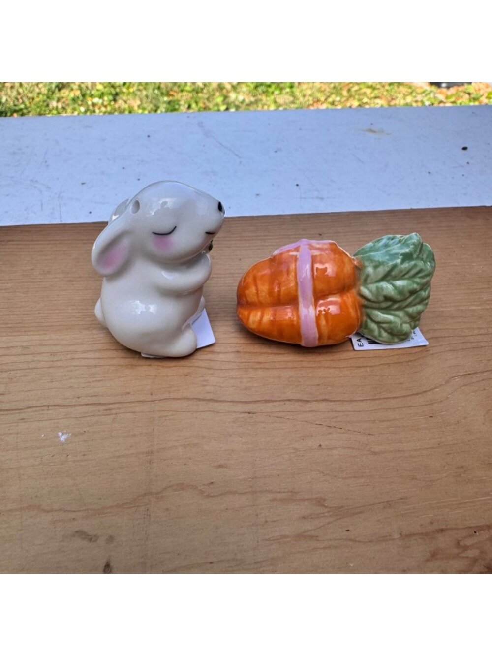 Cracker Barrel Easter Bunny Carrot Salt  Shakers Set New